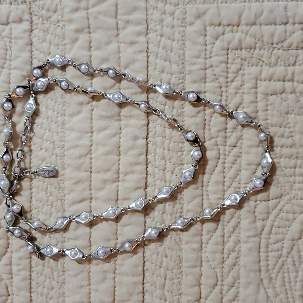Lovely Ann Taylor Silvertone Pearl Necklace
